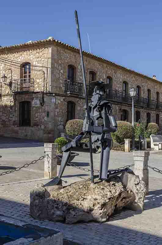 Toledo - El Toboso 07 - monumento a Dulcinea.jpg